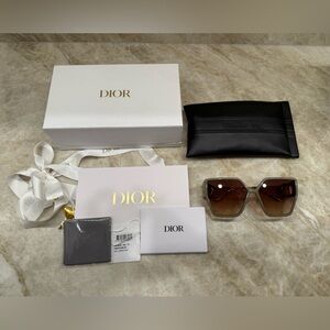 Dior 30Montaigne Sunglasses with Black Case